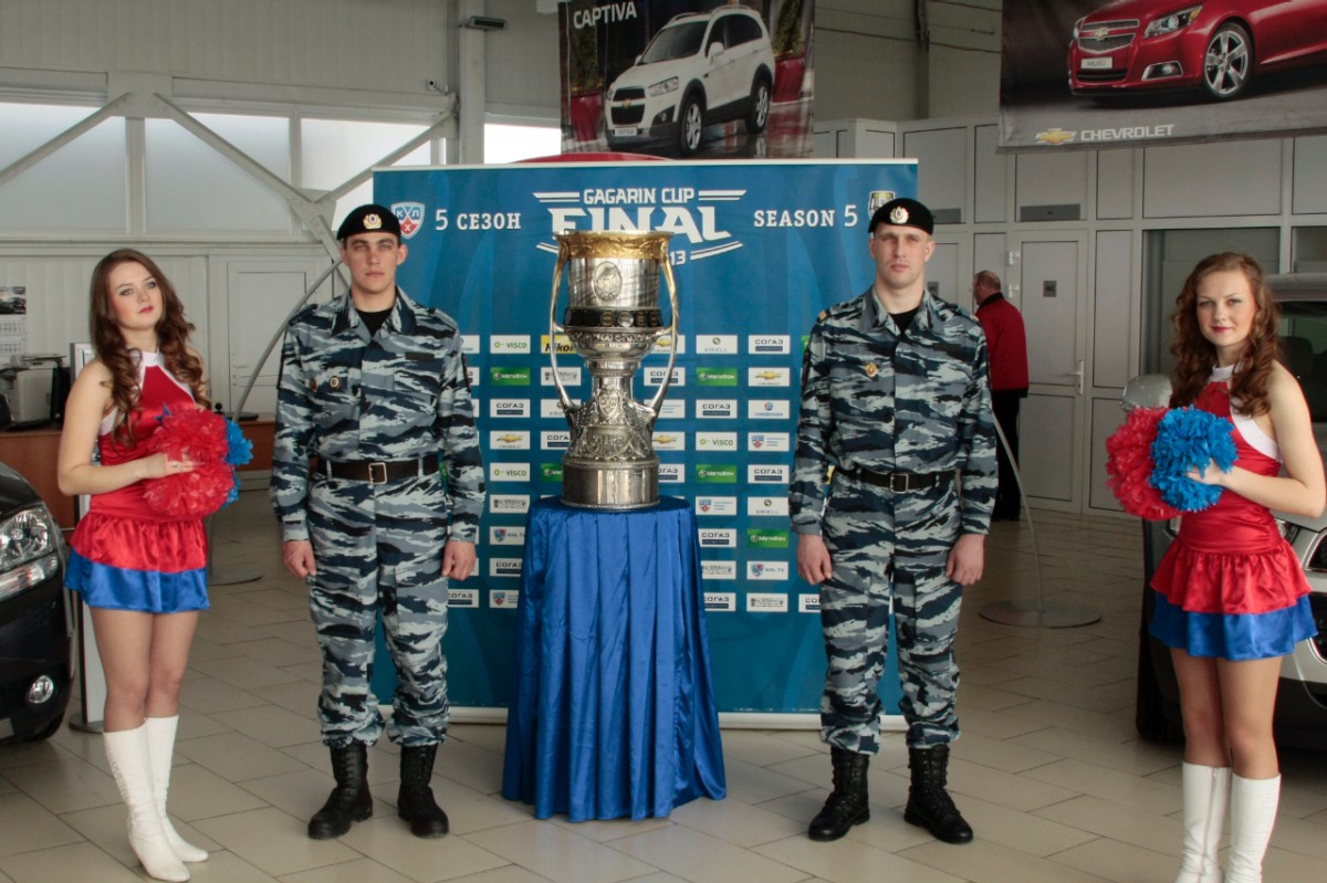 Chevrolet доставил Кубок Гагарина на финальный матч в Челябинске